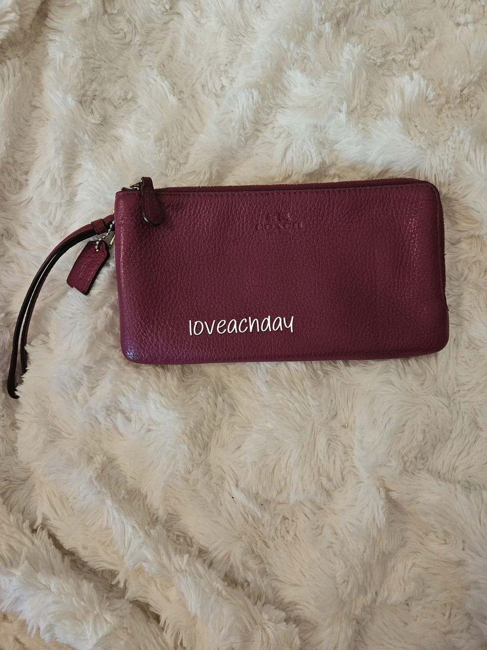Coach✨️Pebbled Leather Wristlet Wallet - Deep Berry